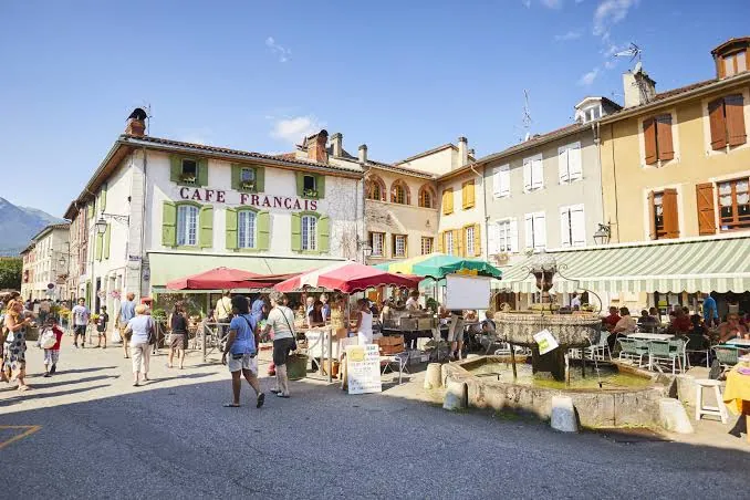 Le marché d'Aspet, près de la Maison du Coué