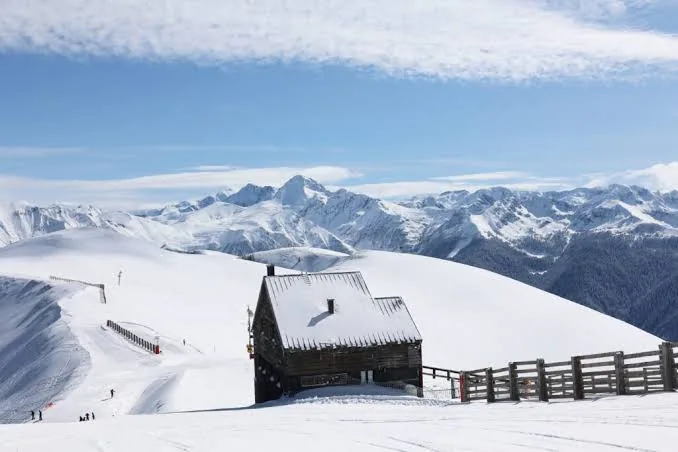 Ski alpin au Mourtis, près de la Maison du Coué