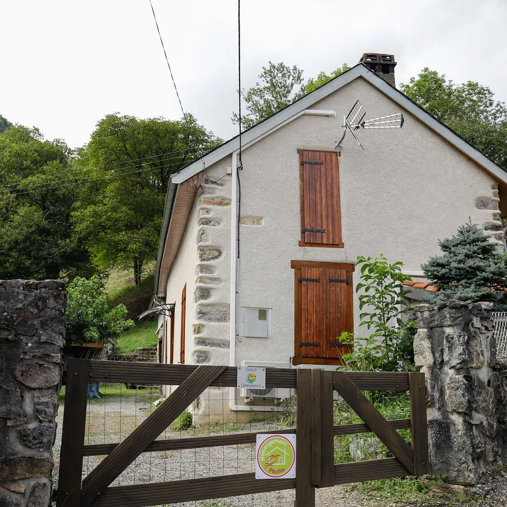 La façade et le portail d'entrée